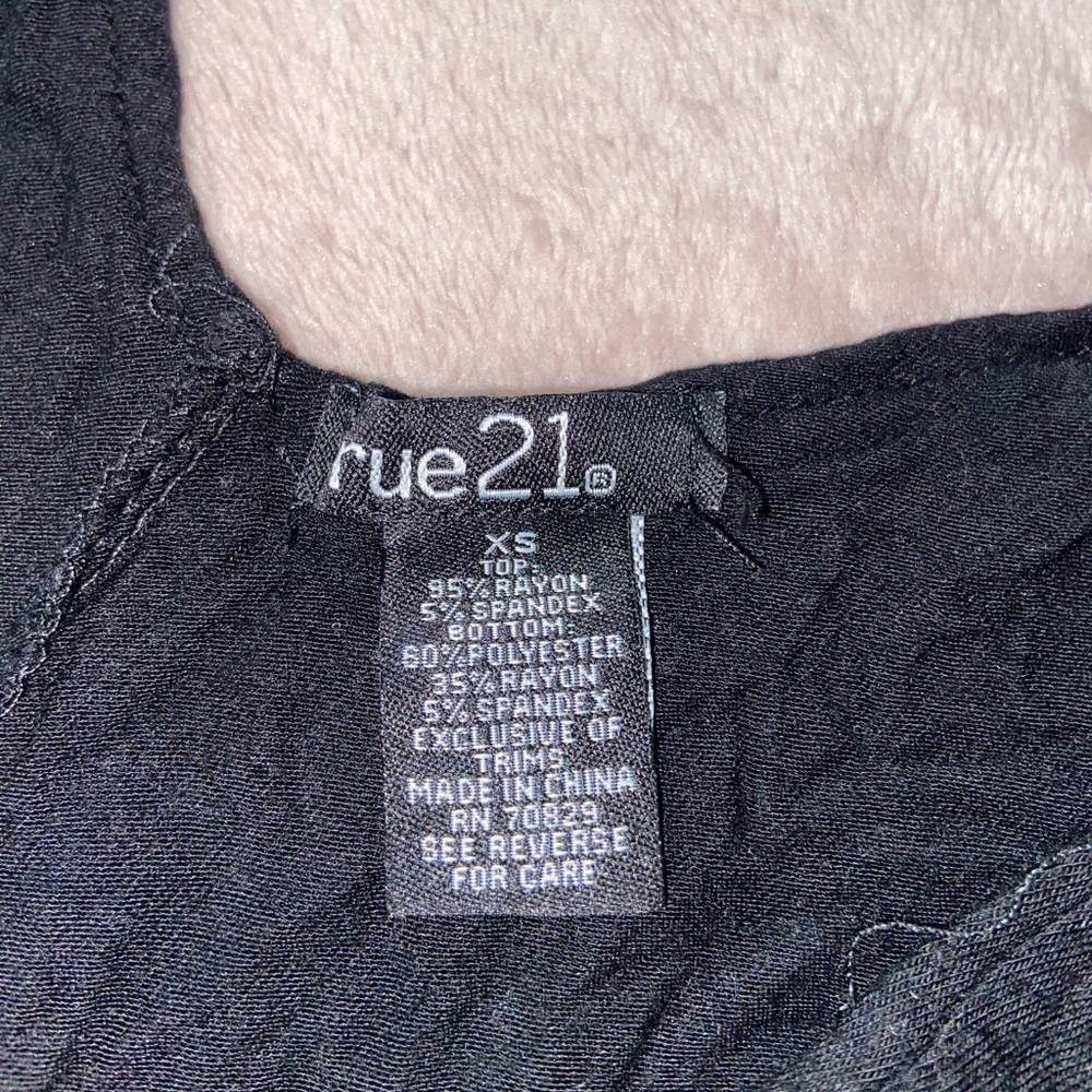 Rompers - Picture 2 of 6